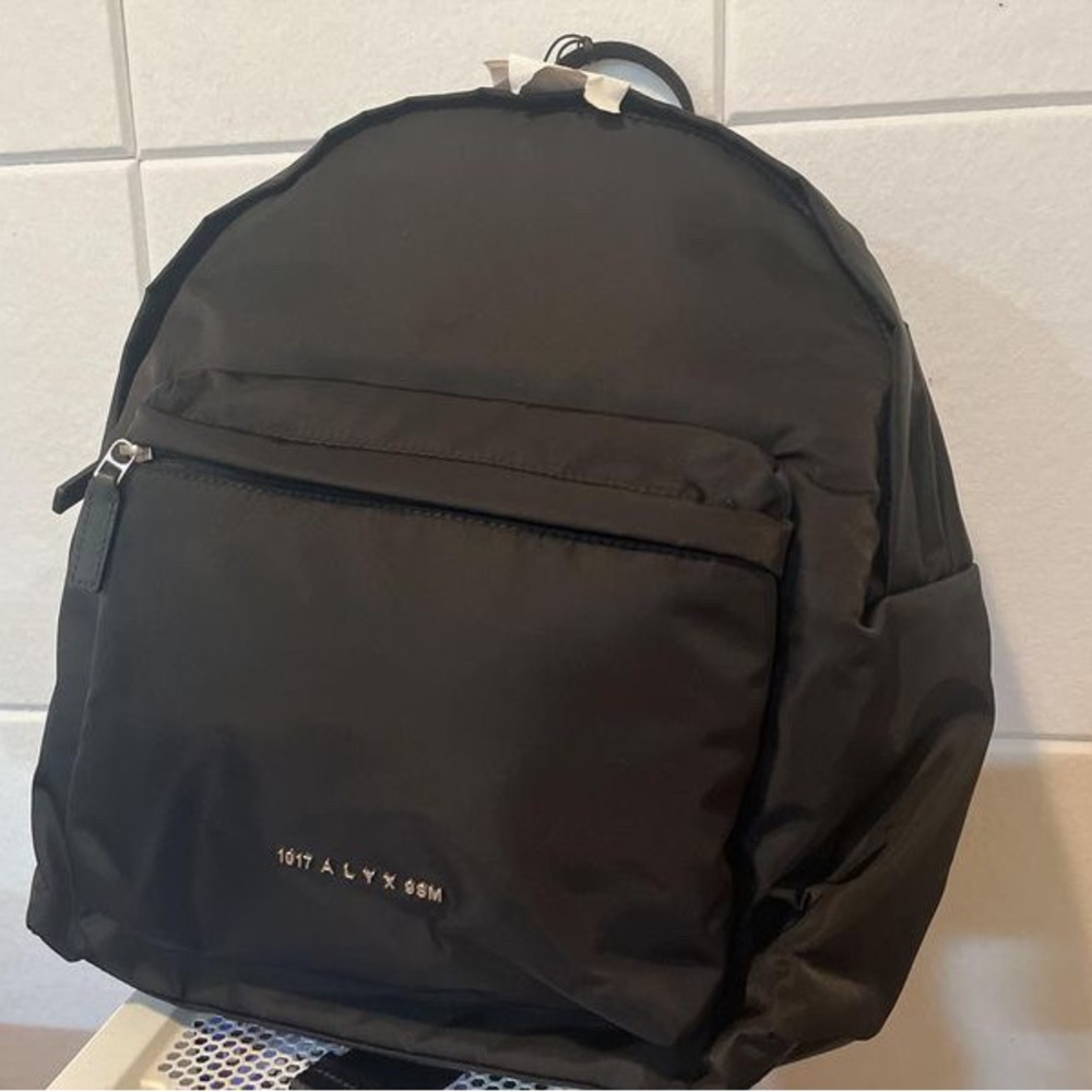 1017 ALYX 9SM BLACK BUCKLE BACKPACK BRAND NEW 670 without taxes and shipping